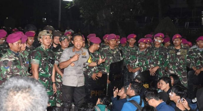 TNI DAN POLRI REDAM AKSI DEMO MAHASISWADI SEKITAR GEDUNG DPR/MPR TIDAK BERUJUNG ANARKIS