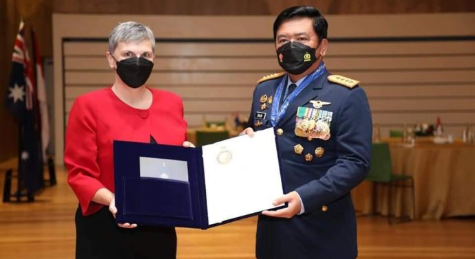 Panglima TNI Dianugerahi Tanda Gelar Kehormatan dari Pemerintah Australia