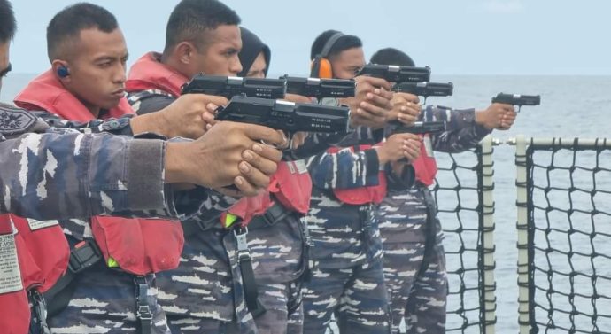 Perdana Di Tahun 2022, KRI R.E. Martadinata-331 Gelar Latihan Penembakan Artileri