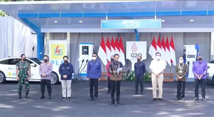Panglima Tentara Nasional Indonesia (TNI), Jenderal Tni Andika Perkasa, mendampingi Presiden Republik Indonesia (RI) Joko Widodo