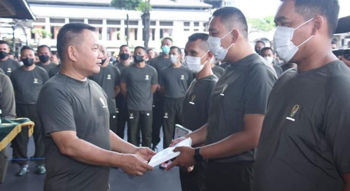 Ada Susu Serdadu Dalam Bingkisan Lebaran TNI AD